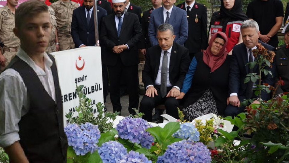 Şehit Eren Bülbül, kabri başında anıldı