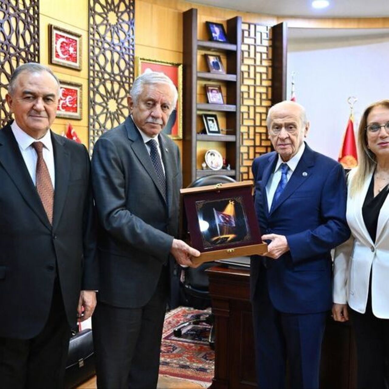 MHP'nin Ülke Vizyonuna Özel Armağan!