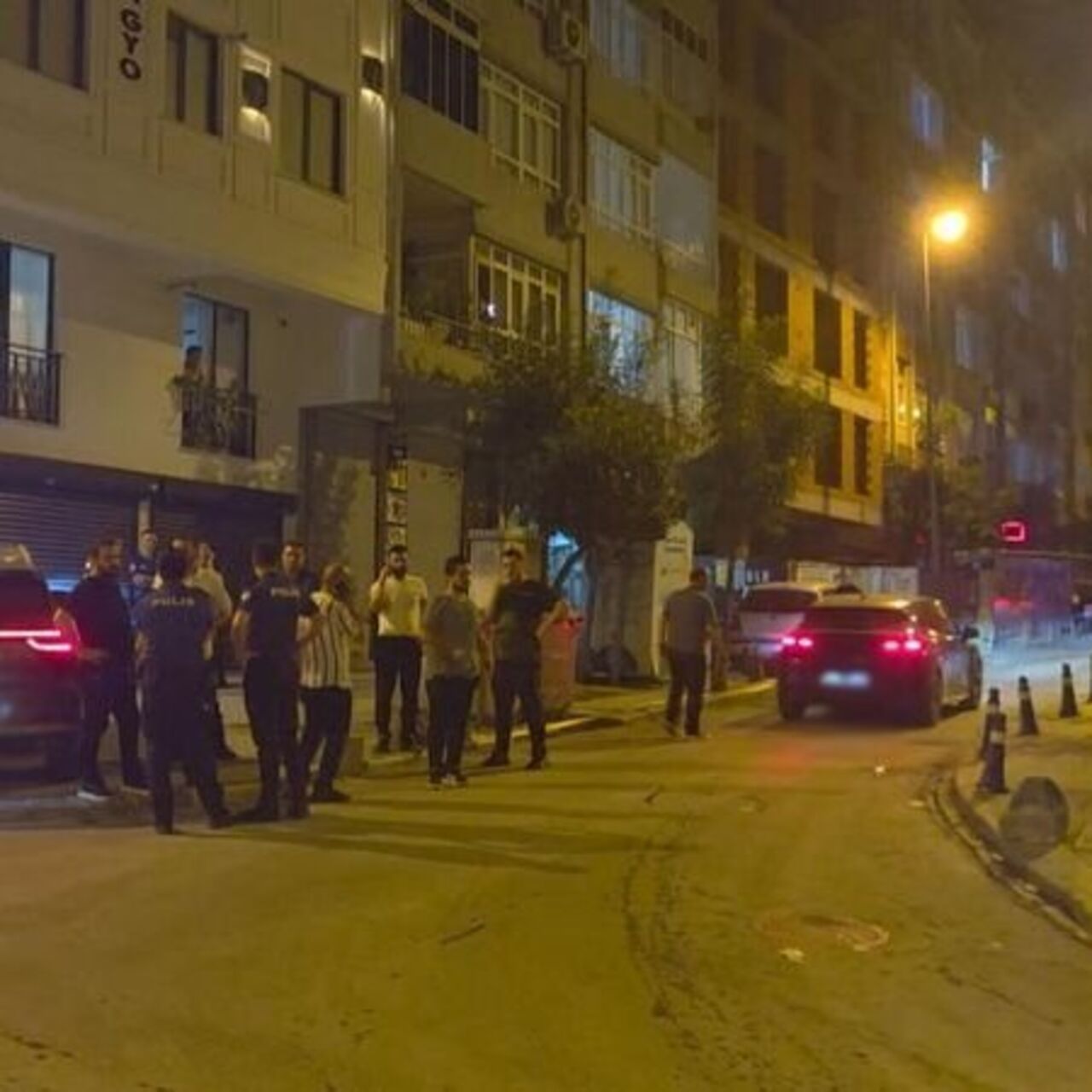 Güngören'de silahlı kavga: 1'i ağır 2 yaralı haber görseli