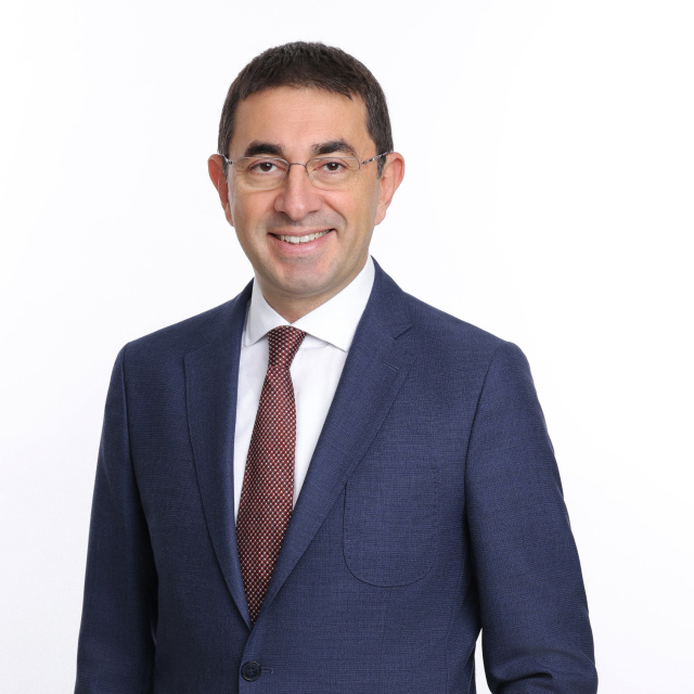 "Hem fiziki mağazalarımızda hem de online kanallarımızda büyüme stratejimizi kararlılıkla sürdürüyoruz"