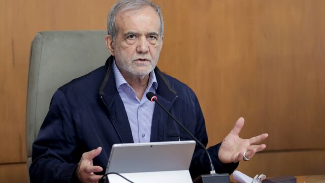İran Cumhurbaşkanı: Düşman ülkeyi içeriden çökertmek istiyor