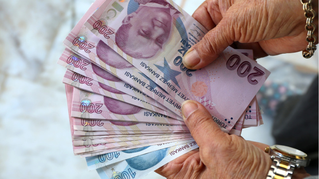 Emekliye seyyanen zam gelecek mi?