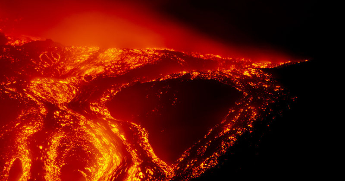 Etna'da patlamalar sürüyor