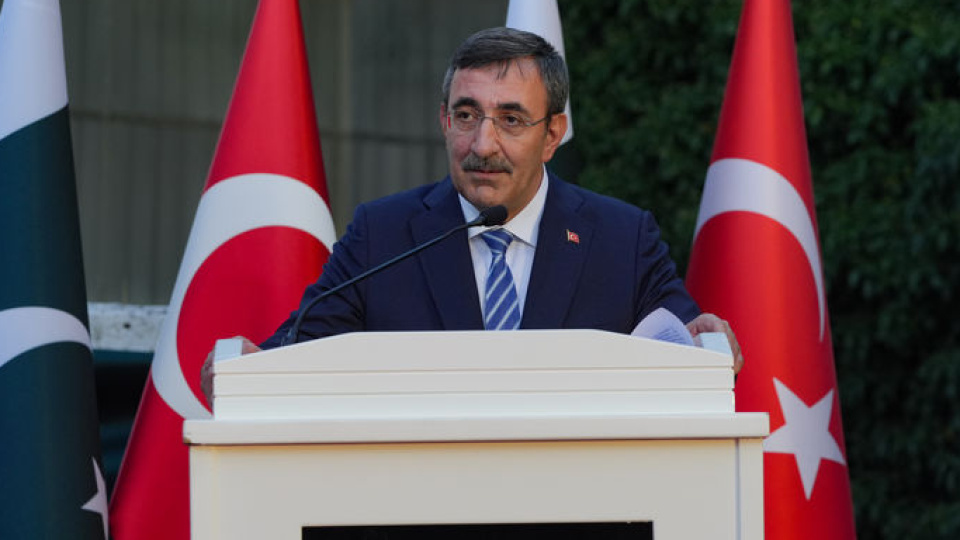 "Pakistan'ın refahını kendi refahımızdan ayrı görmüyoruz"