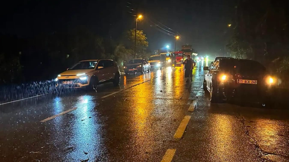 Sağanak Giresun'da ulaşımı vurdu