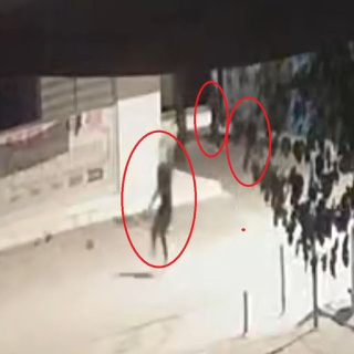 Biber gazı sıkıp bıçakladılar! Kayseri'deki saldırı kamerada