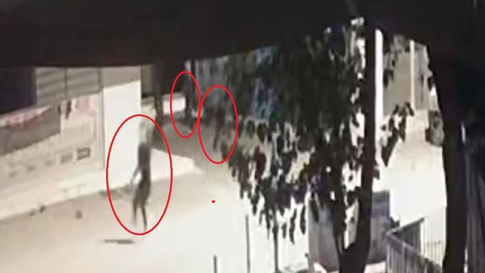 Biber gazı sıkıp bıçakladılar! Kayseri'deki saldırı kamerada