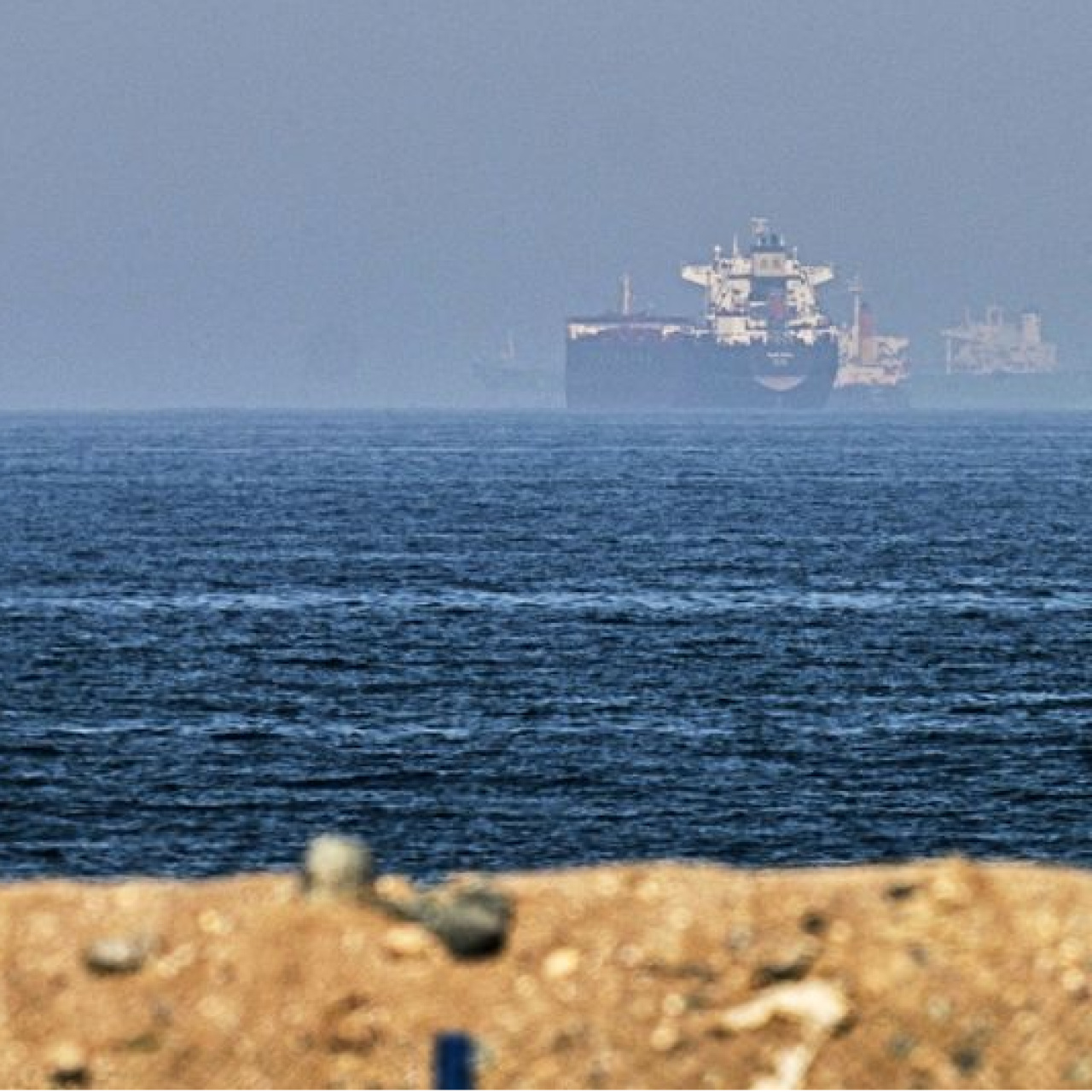 BAE'ye ait 2 tanker hedef alındı