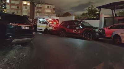 Kasklı saldırgan restoranda 2 kişiyi vurdu