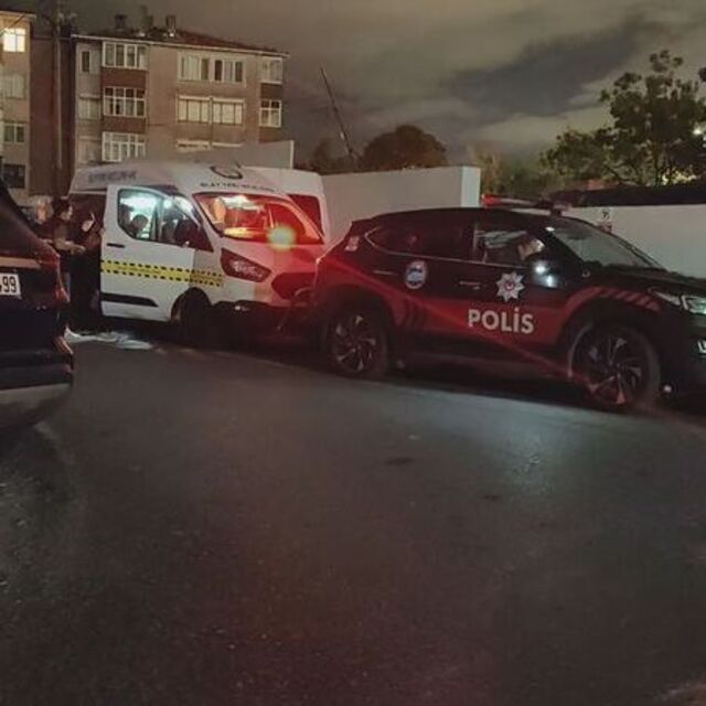 Kasklı saldırgan restoranda 2 kişiyi vurdu