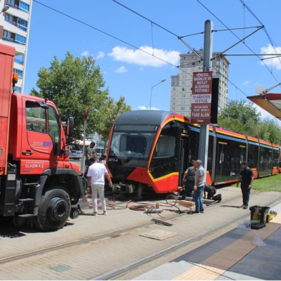 Tramvayın çarptığı genç kurtarılamadı