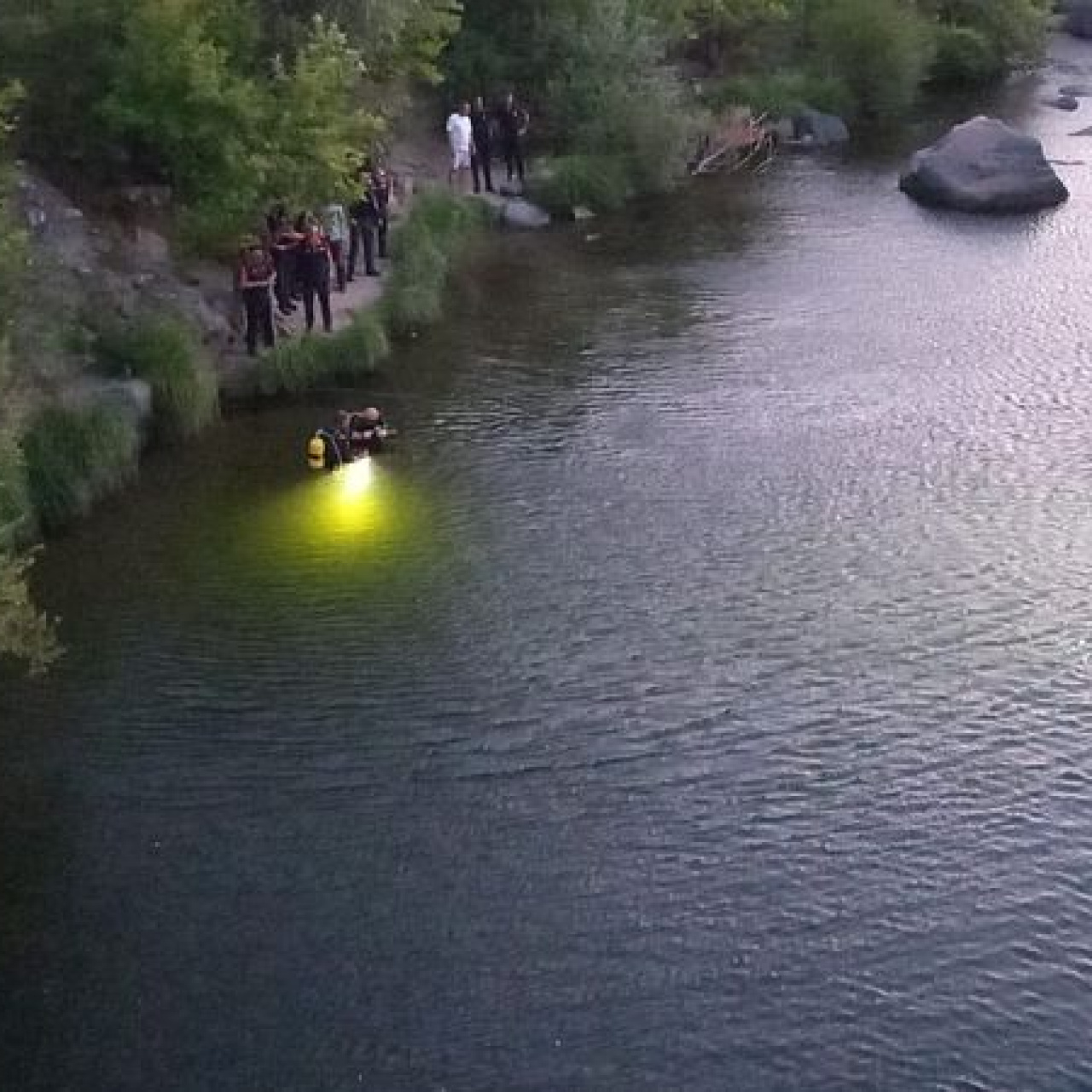 Serinlemek için girdiği derede boğuldu haber görseli