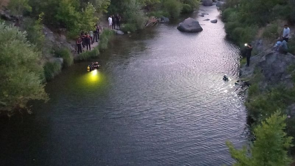Serinlemek için girdiği derede boğuldu