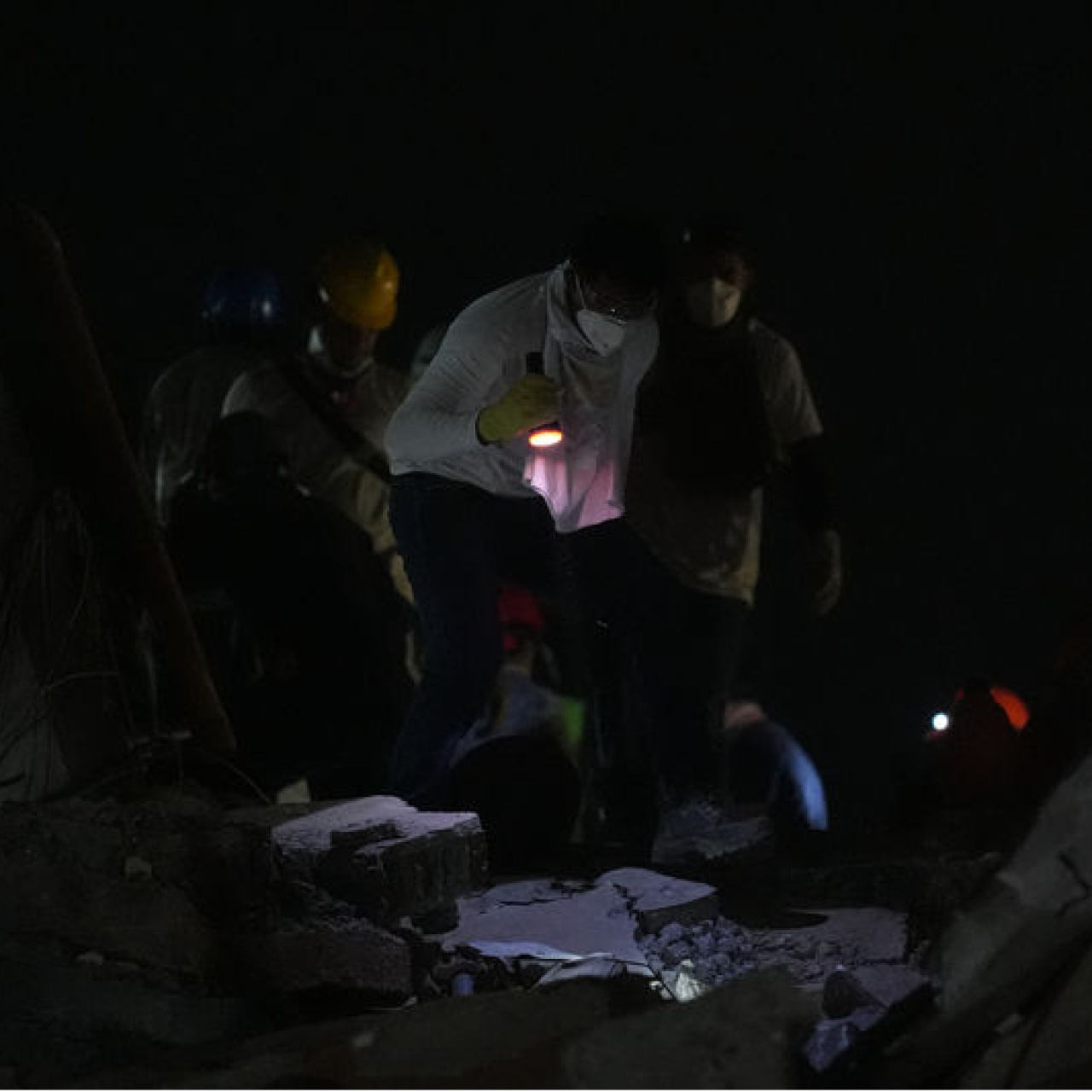 Kolombiya'da can kaybı sayısı 281'e çıktı haber görseli