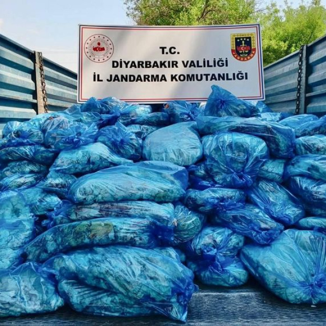 Diyarbakır'da 3 ton içyağı ele geçirildi