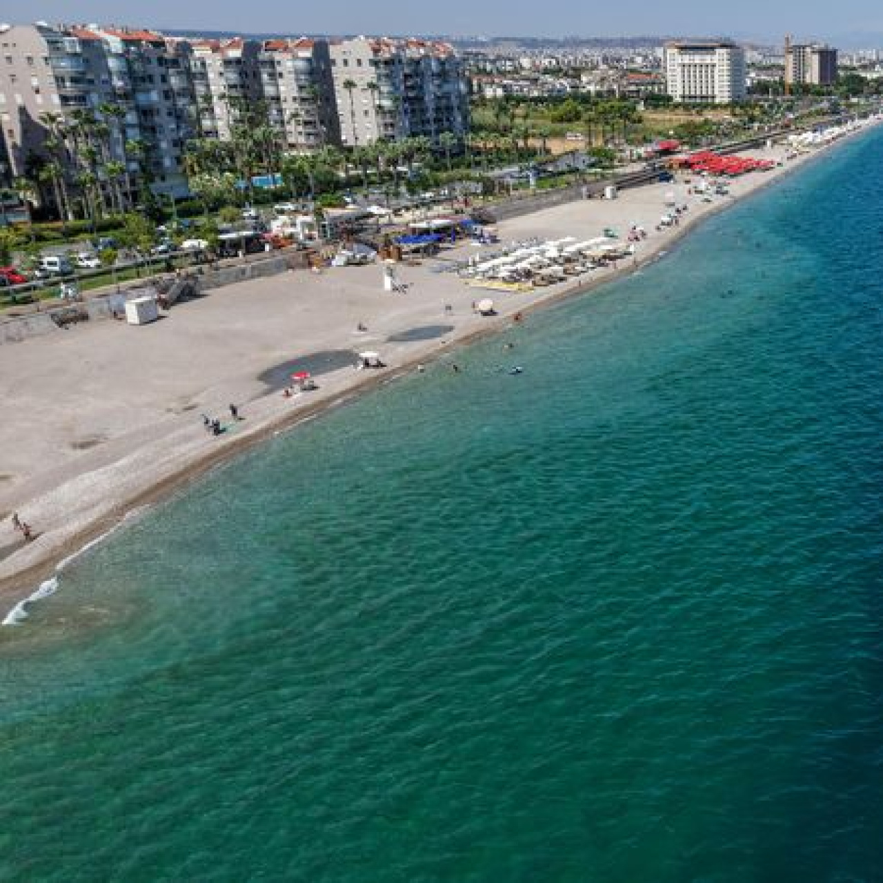 Konyaaltı'nda Deniz Güvenliği Sorunu: İşletmeciler Alarm Yüksek Tutuyor