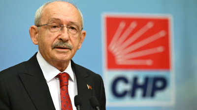 Erdal Beşikçioğlu’nu ziyaret etti
