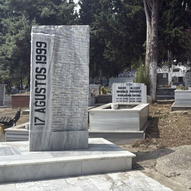 17 Ağustos depreminde hayatını kaybedenler anıldı