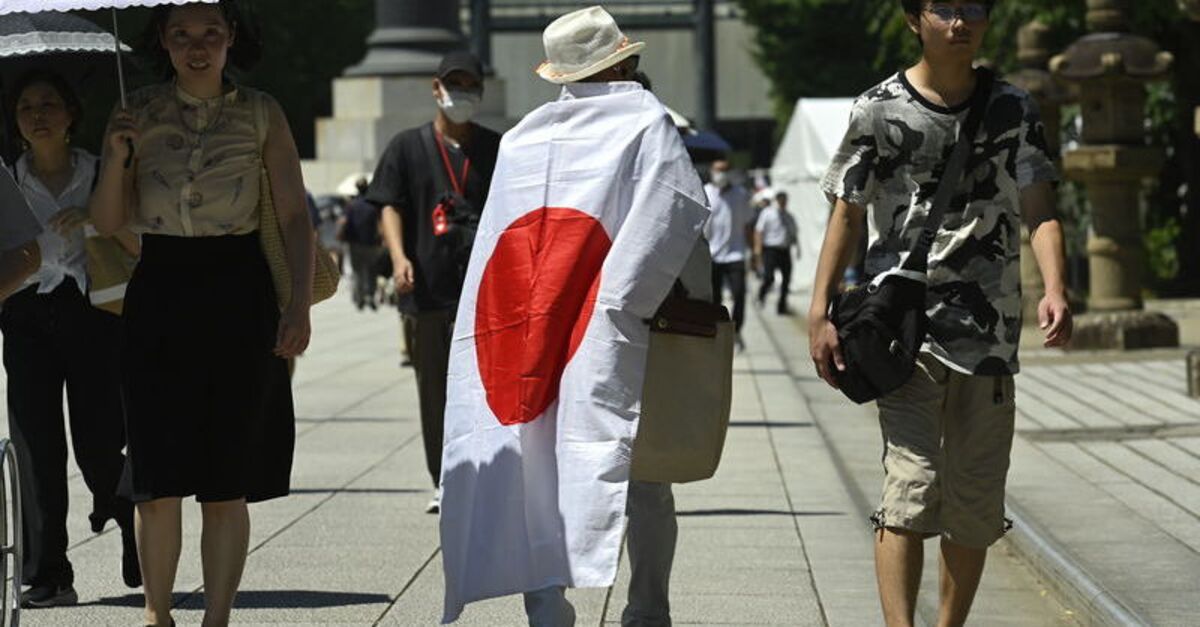 Japon bakandan tartışmalı ziyaret