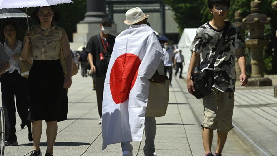 Japon bakandan tartışmalı ziyaret