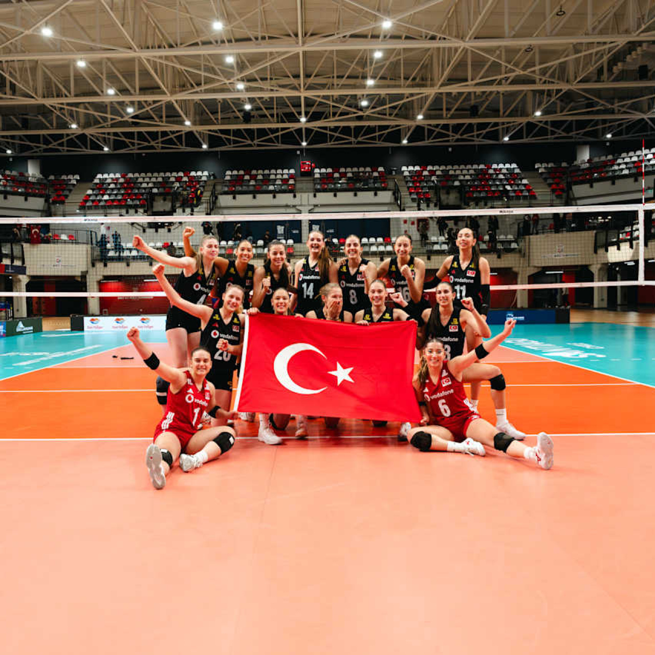 U17 Milliler, Dünya Şampiyonası'nda yarı finalde! haber görseli