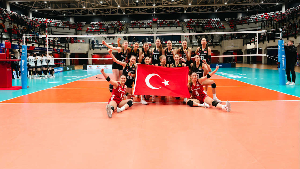 Genç Sultanlar, Dünya Şampiyonası'nda yarı finalde!