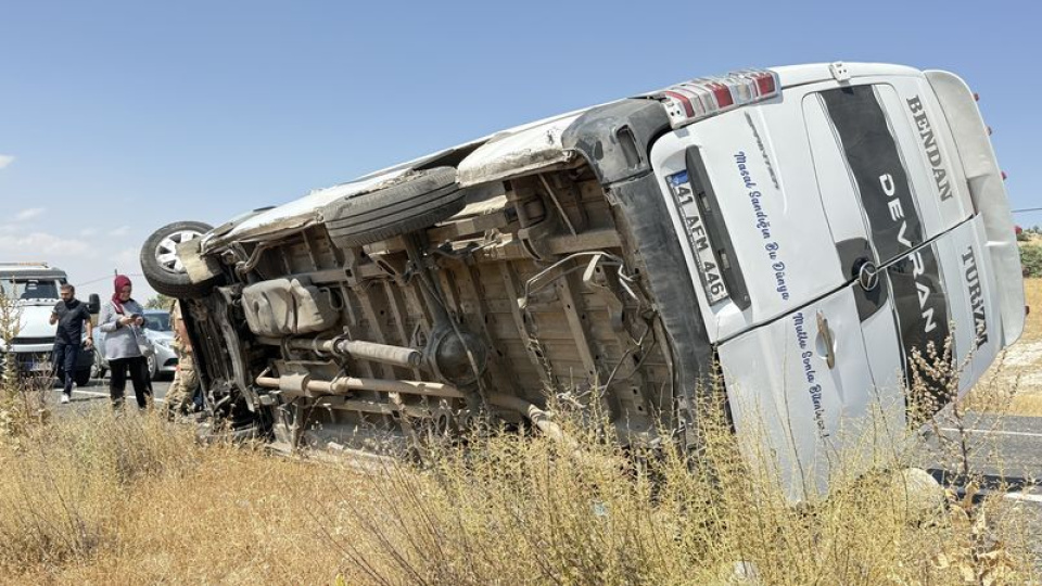 Minibüs devrildi: 7 ölü, 11 yaralı