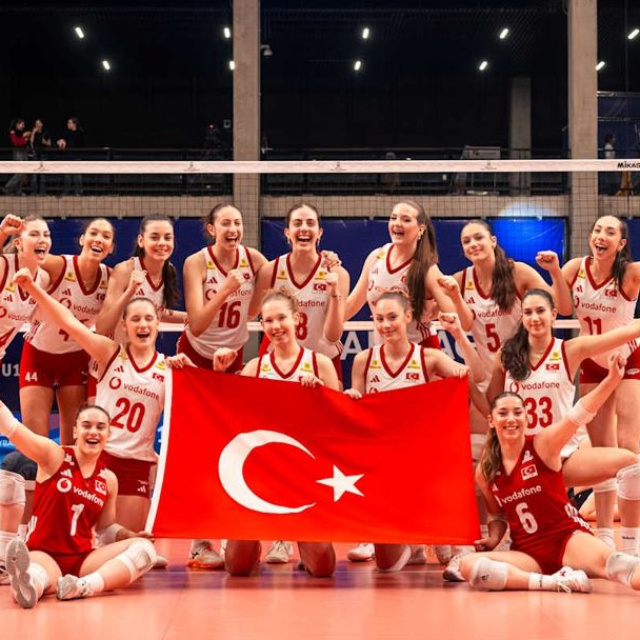 Genç Sultanlar, Dünya Şampiyonası'nda finalde!