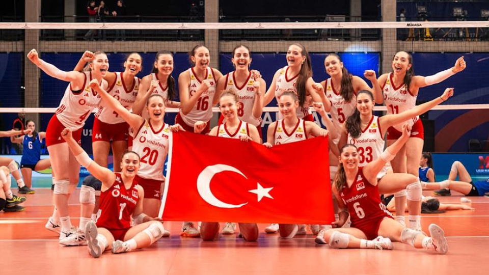 Genç Sultanlar, Dünya Şampiyonası'nda finalde!