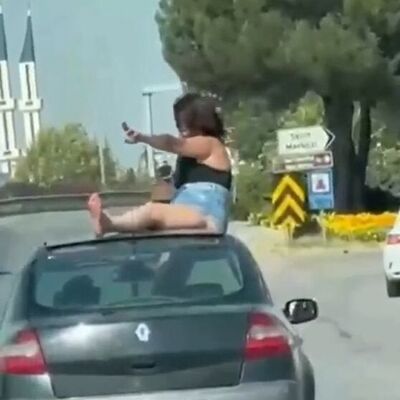 Kaputun üstüne çıkan kadın ve sürücüye gözaltı