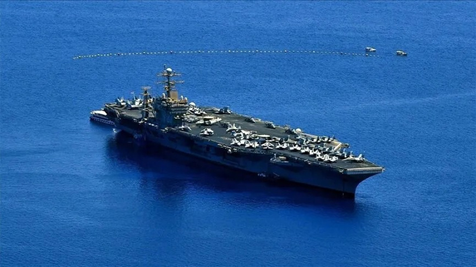 CENTCOM Komutanı, uçak gemisindeki koşulları savundu