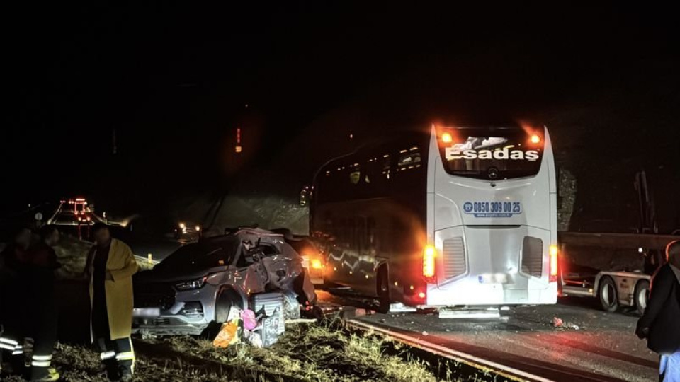 Yolcu otobüsü, SUV tipi araçla çarpıştı: 7 yaralı