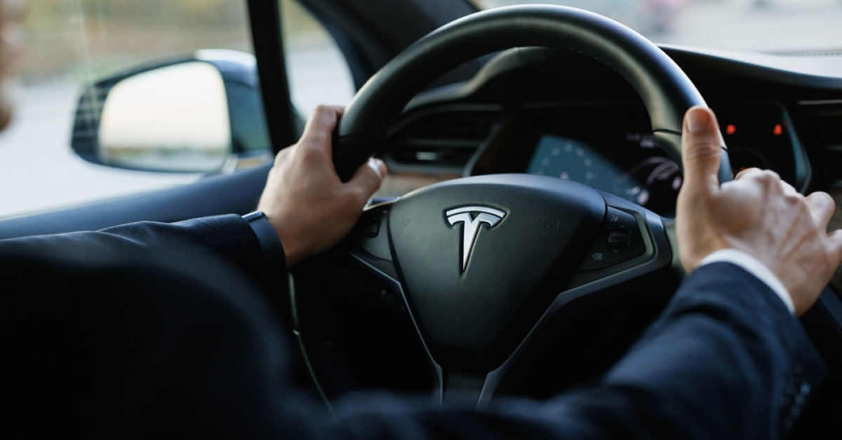 Tesla ilanı galeriye pahalıya patladı
