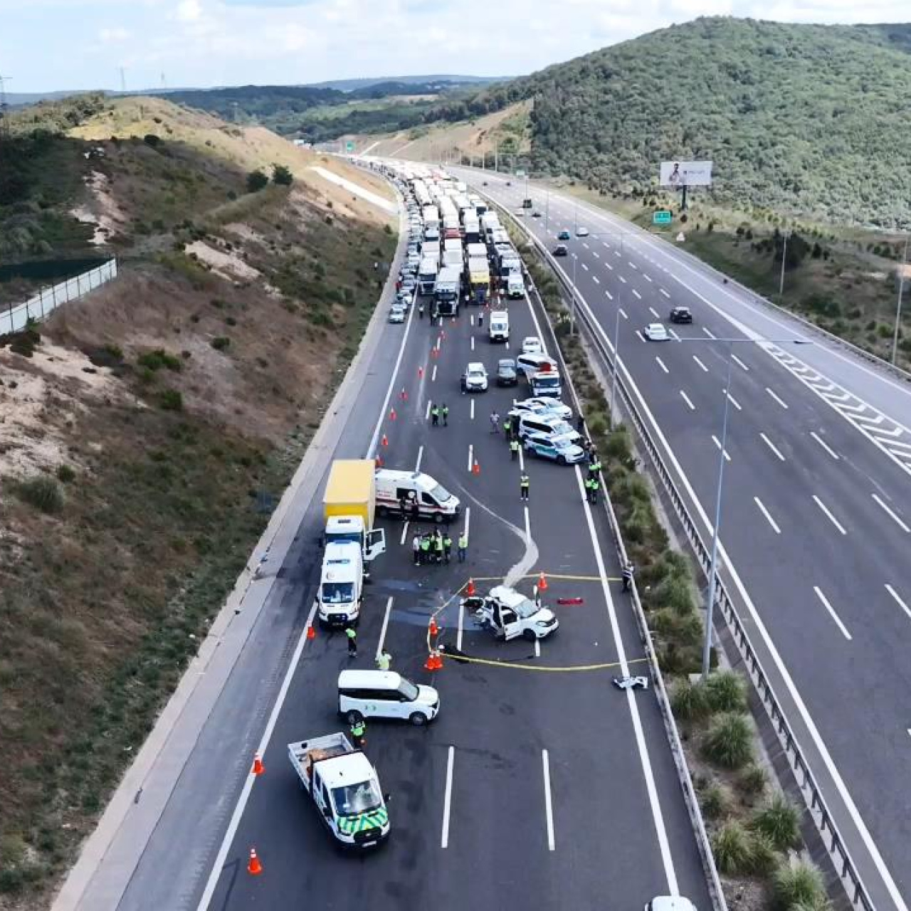 Otoyoldaki kazada 3 kardeş öldü! haber görseli
