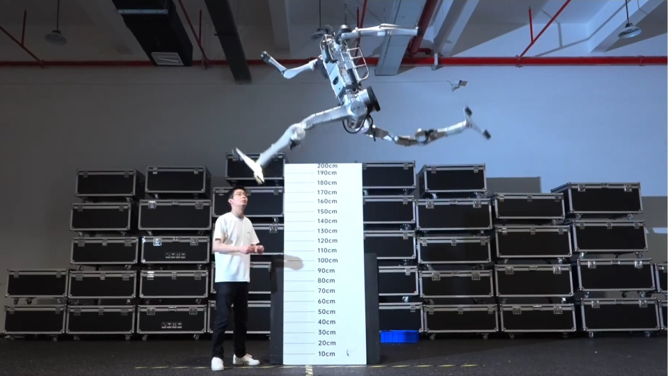 Unitree'den "Süpermen" robot!