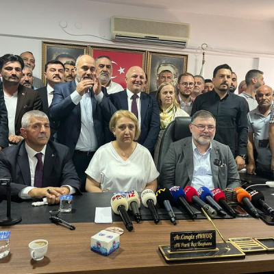 Menderes Belediyesi AK Parti'ye geçti