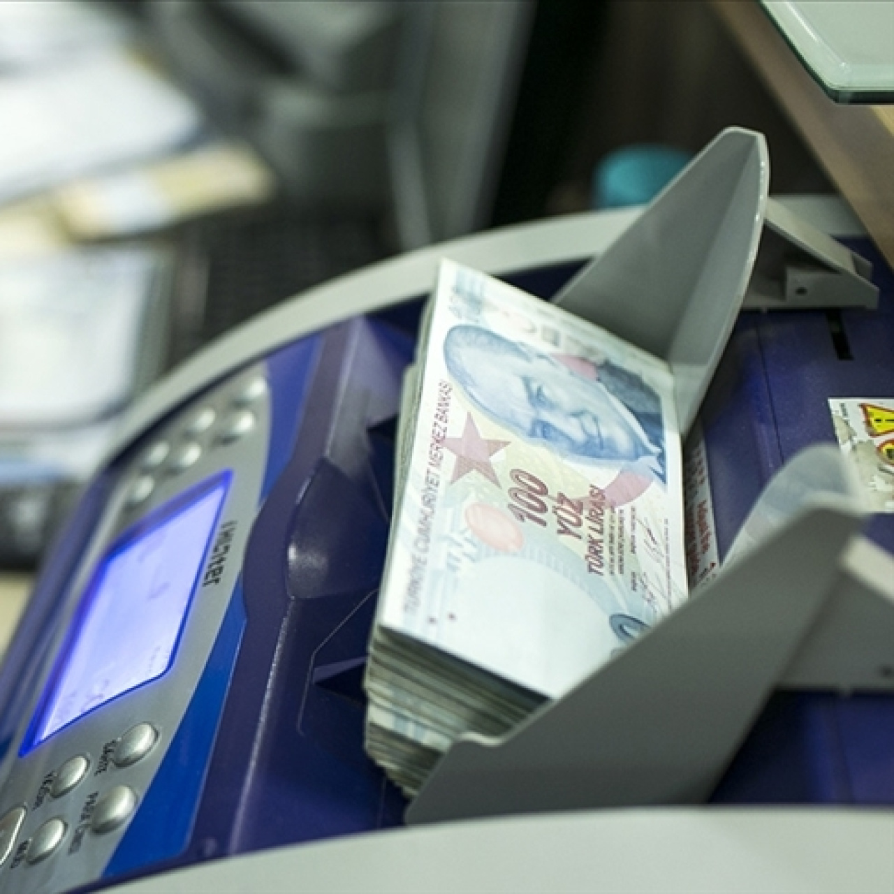 Bütçe temmuzda 378 milyar TL açık verdi