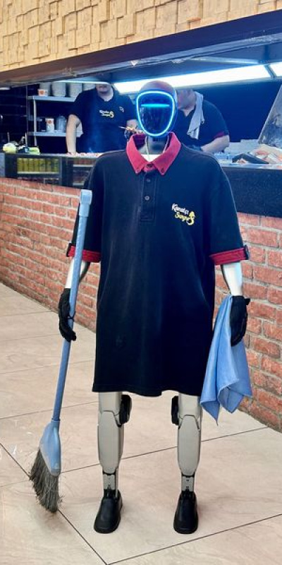 'Robot Fiko' iki gün izin ve zam istiyor
