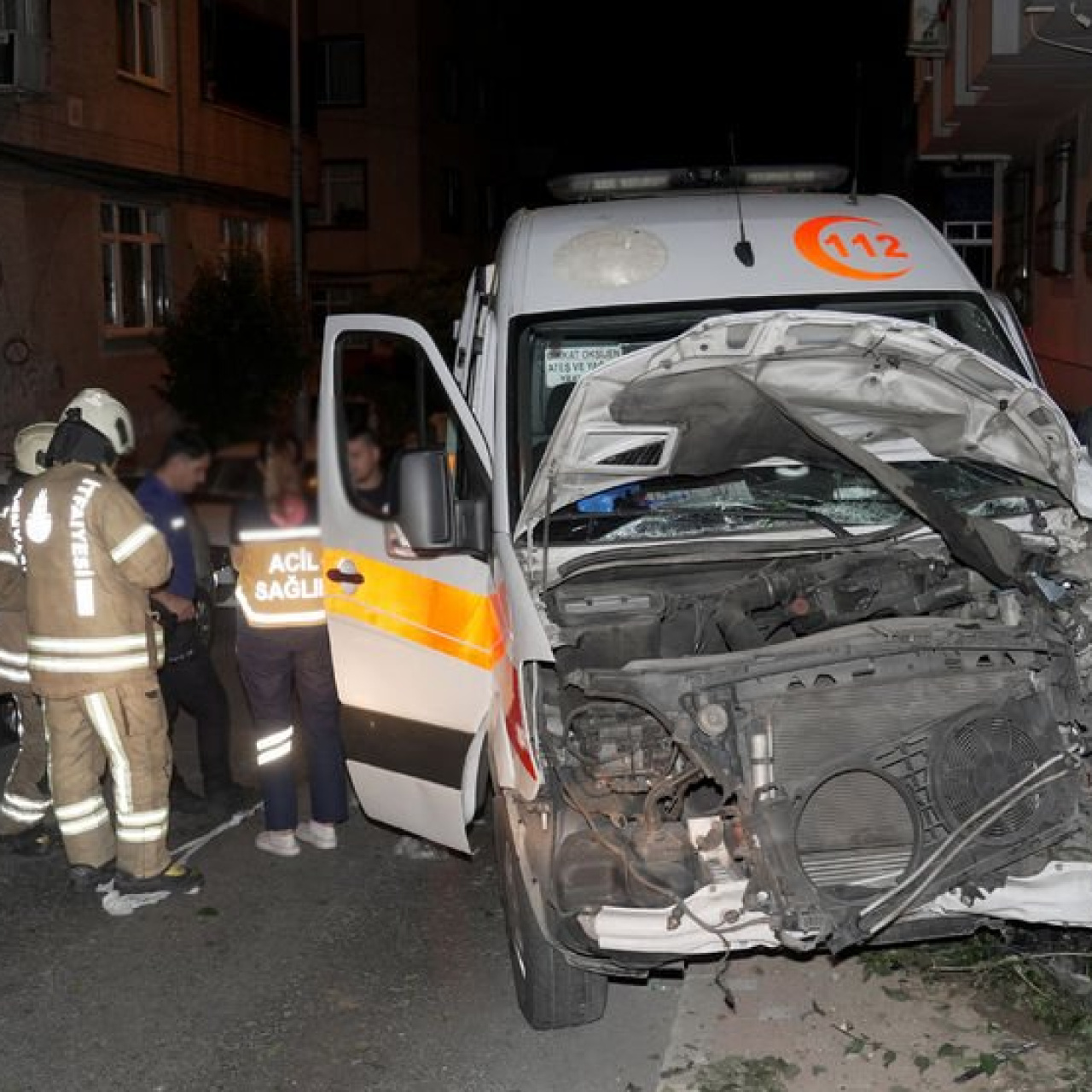 Acil Servis Biriminde Kaza: Üç Uzman Tıp Çalışanı Yaralandı