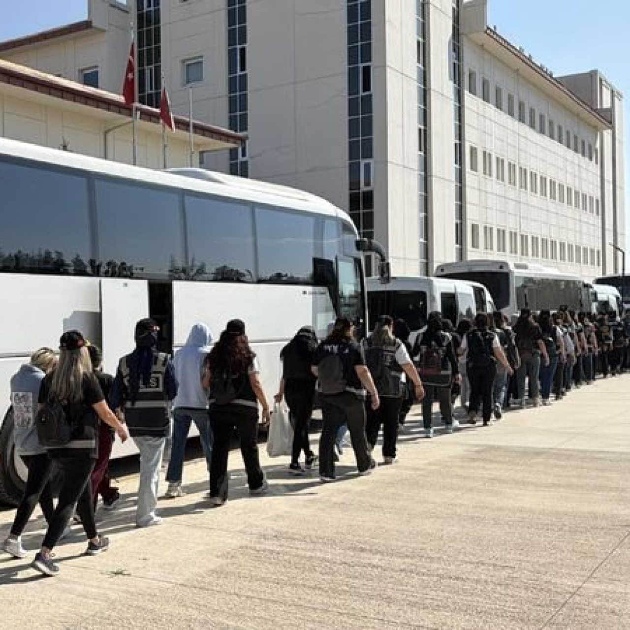 İnternet Altyapısı Masalları: 53 Kişi Hapis Cekildi