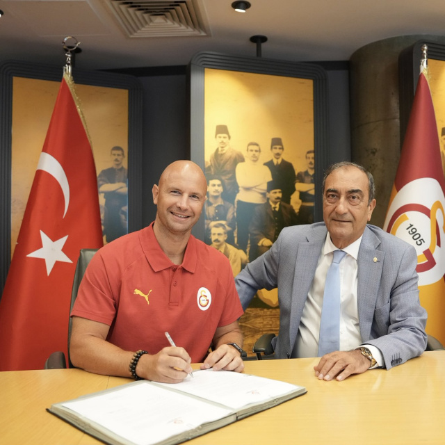 Galatasaray Dusart'a emanet!