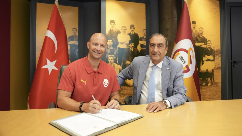 Galatasaray Dusart'a emanet!