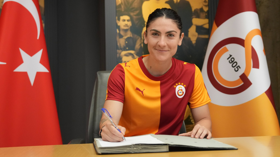 G.Saray'a Yunan orta saha