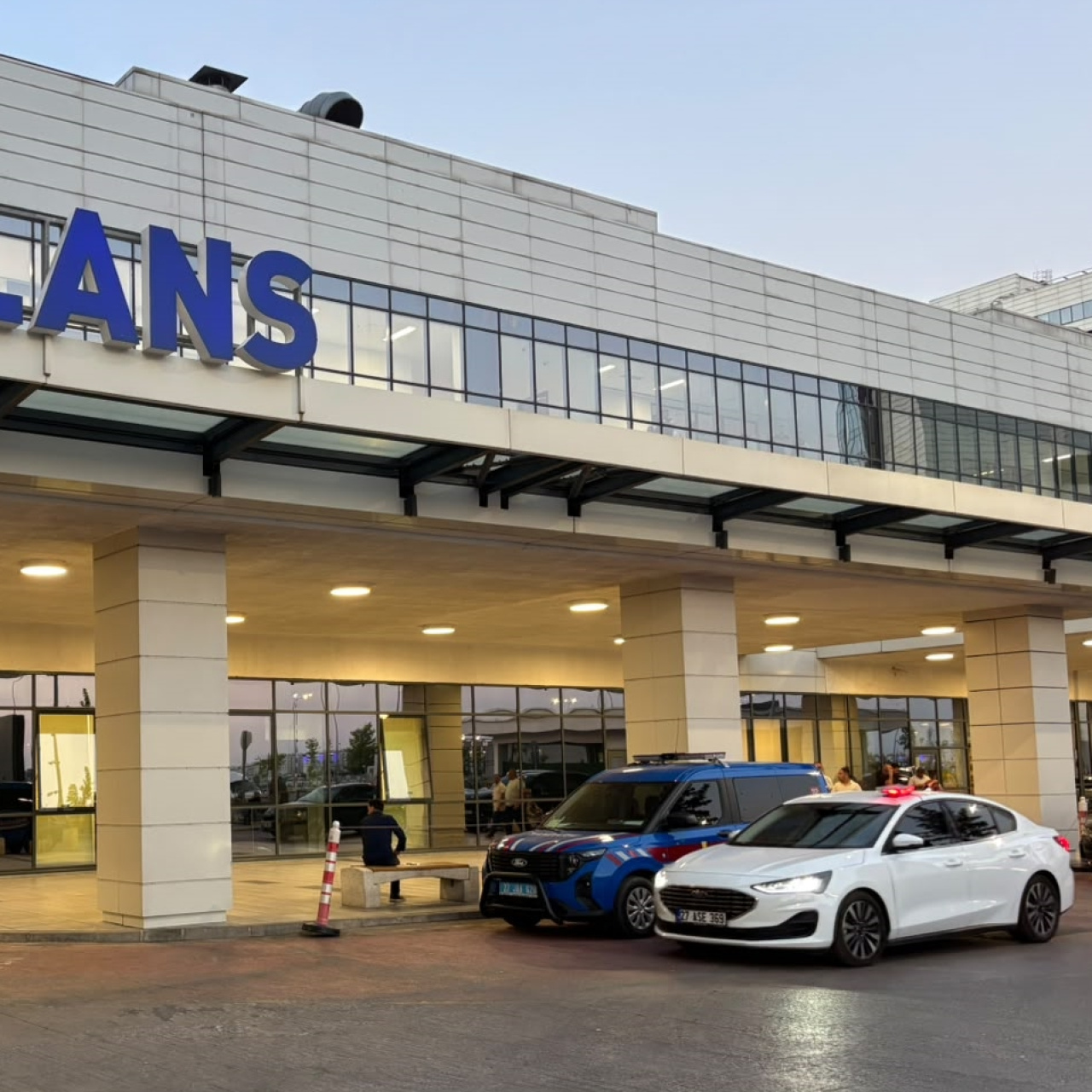 Gaziantep’te Parlamento Üyesi Bıçakla Saldırıya Uğradı: Soruşturma Devam Ediyor