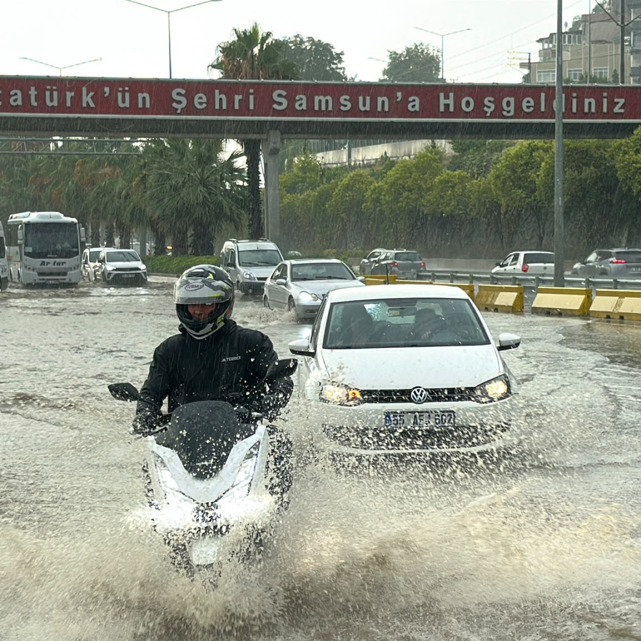 Hava Durumu Uyarıları: Yağmur Bulutları Gökyüzünü Kaplıyor