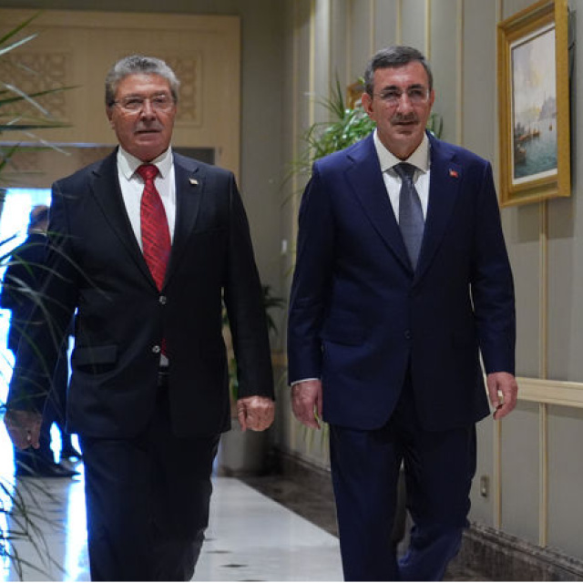 KKTC Fiber Projesi'ne ilişkin ek protokol imzalandı