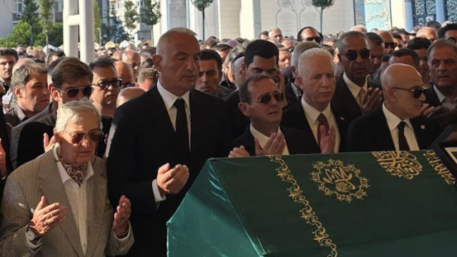 Bakan Ersoy'dan Altınkılıç'a veda