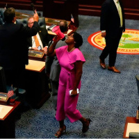 Florida'da kazanan Demokrat sosyalist Angie Nixon