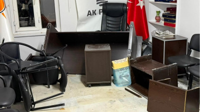 AK Parti İlçe Başkanlığı binasına saldırı