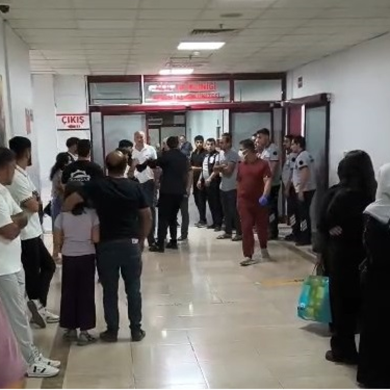 Havai fişek yüzüne isabet etti! haber görseli